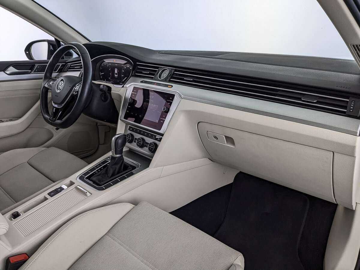 Купить Volkswagen Passat с пробегом. Фото: #8