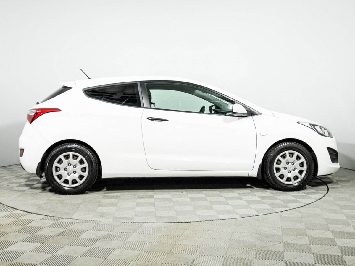 Купить Hyundai i30 с пробегом. Фото: #3