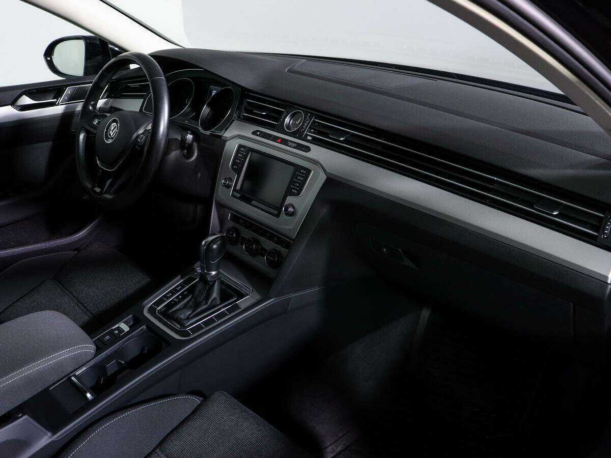 Купить Volkswagen Passat с пробегом. Фото: #8