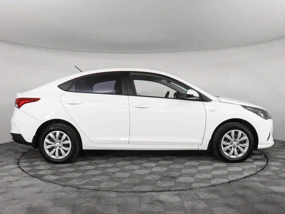 Купить Hyundai Solaris с пробегом. Фото: #3