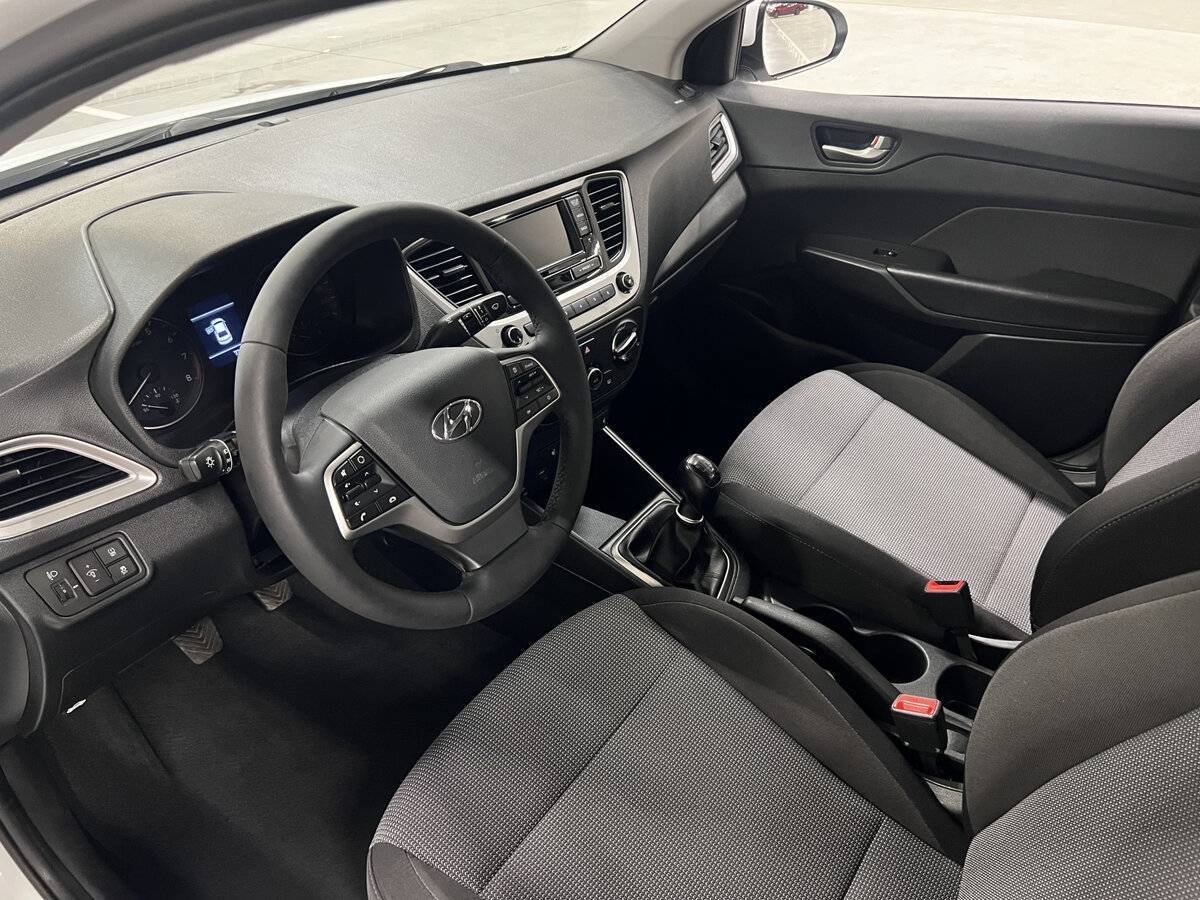 Купить Hyundai Solaris с пробегом. Фото: #15