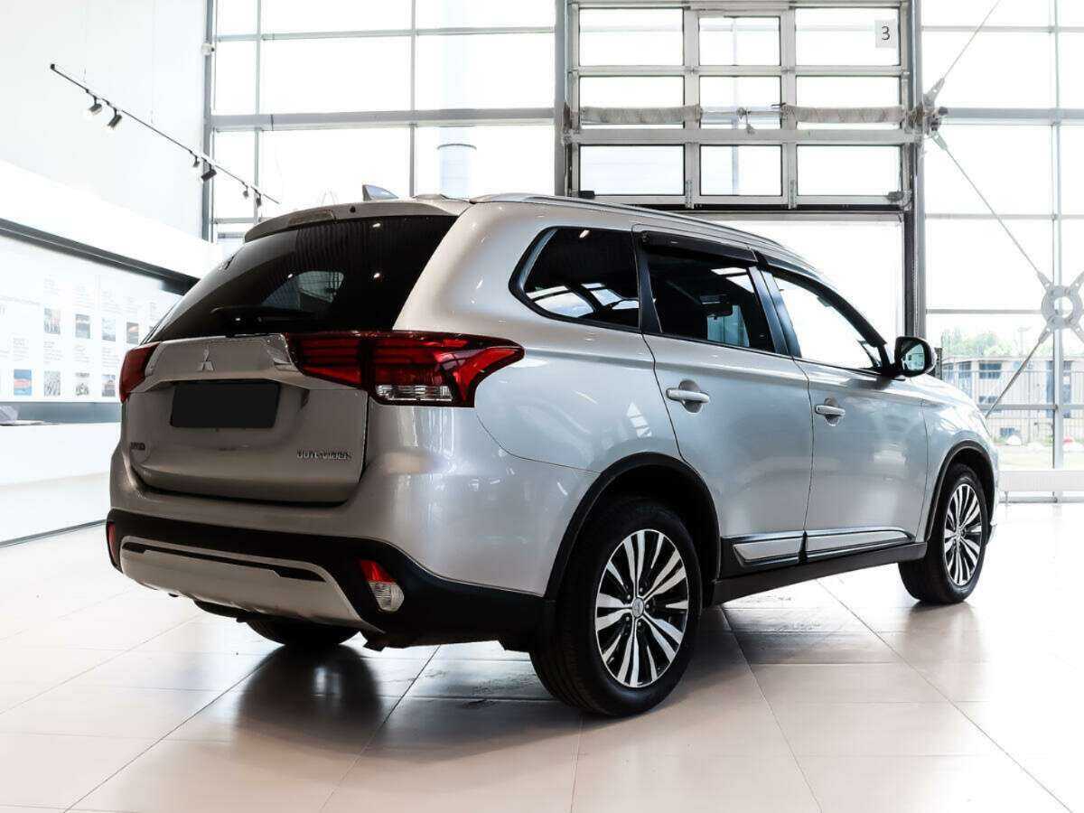 Купить Mitsubishi Outlander с пробегом. Фото: #4