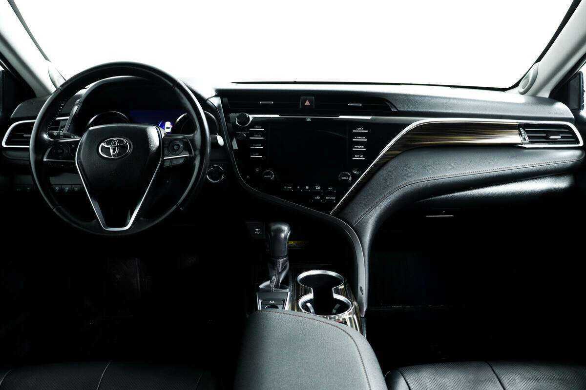 Купить Toyota Camry с пробегом. Фото: #10