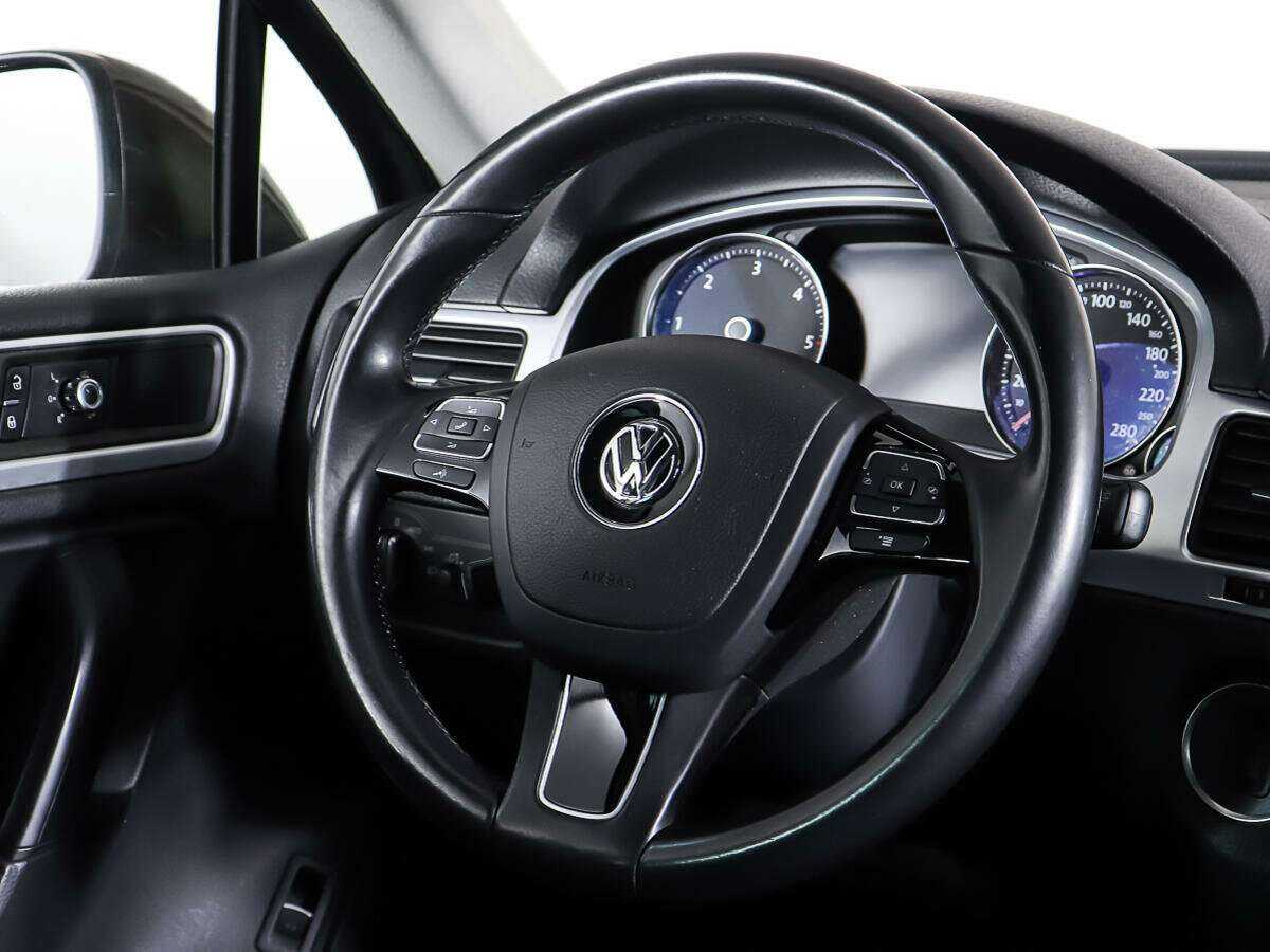 Купить Volkswagen Touareg с пробегом. Фото: #14