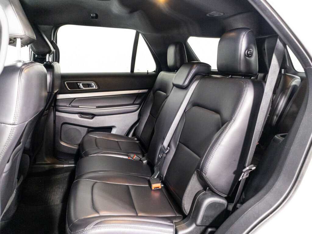 Купить Ford Explorer с пробегом. Фото: #7