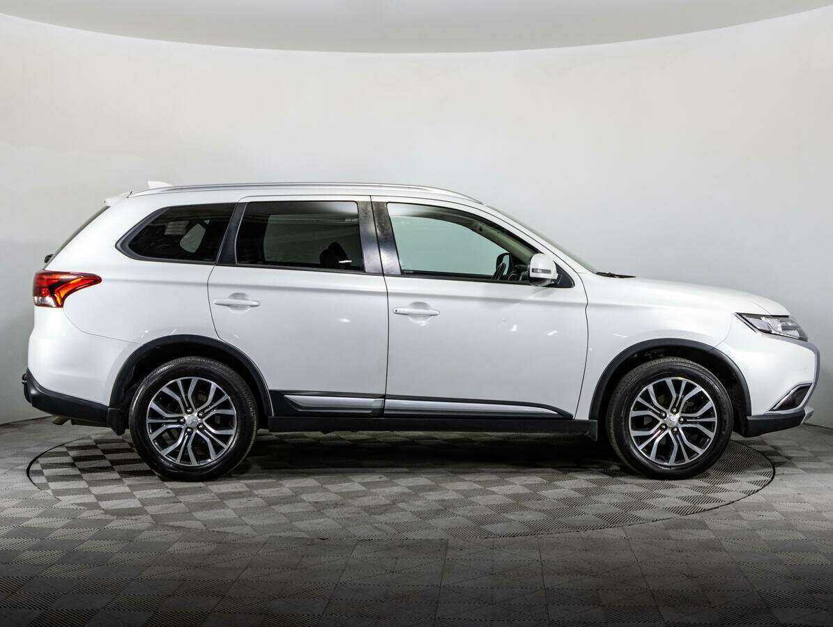Купить Mitsubishi Outlander с пробегом. Фото: #3