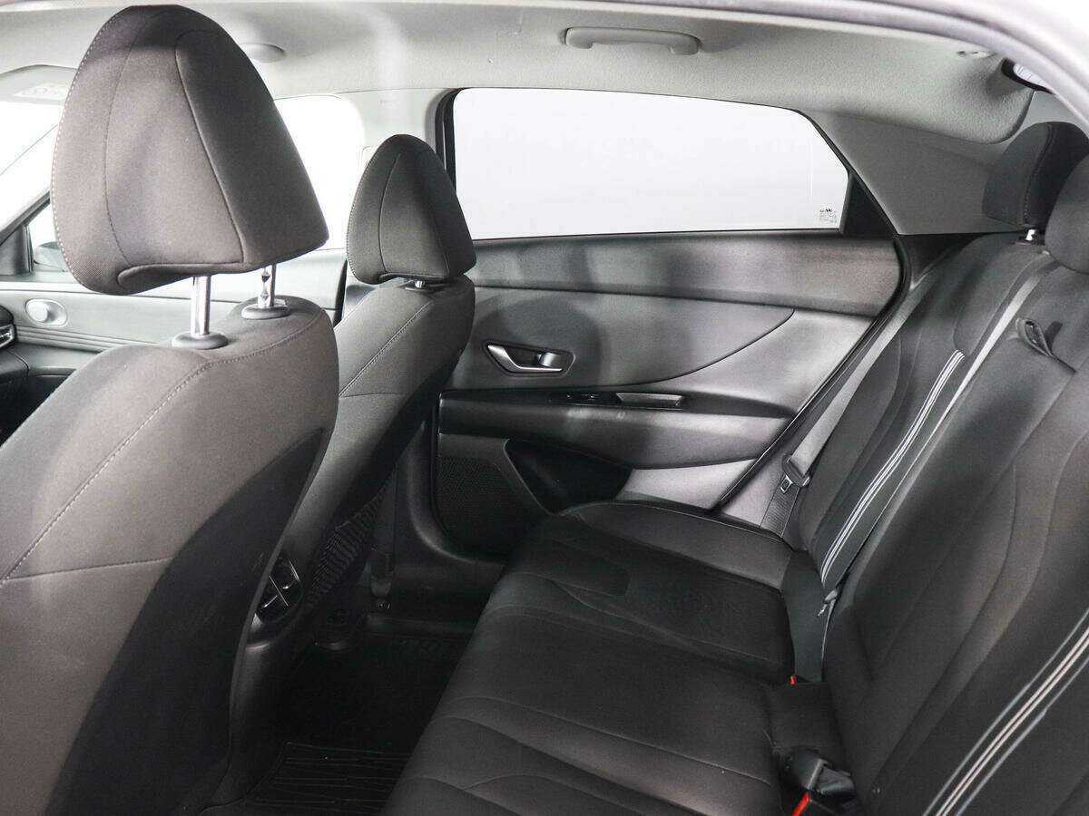 Купить Hyundai Elantra с пробегом. Фото: #11