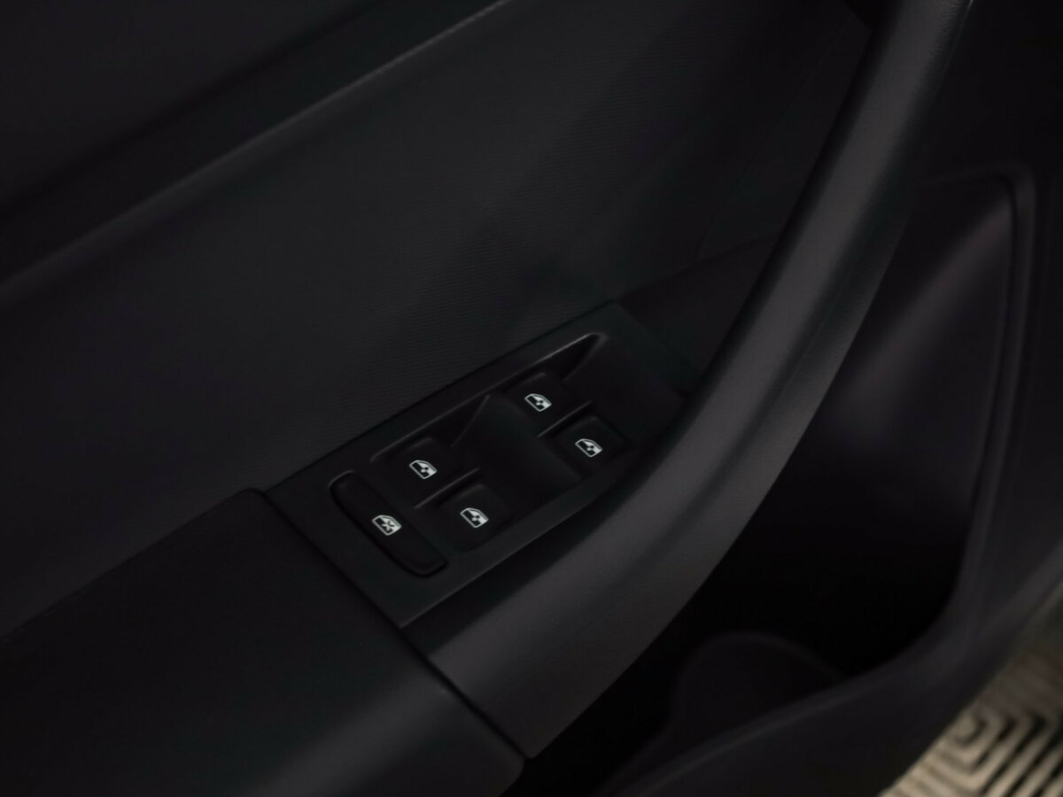 Купить Skoda Rapid с пробегом. Фото: #9