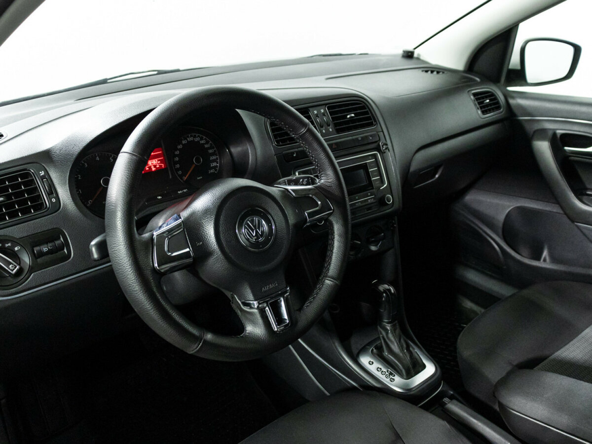 Купить Volkswagen Polo с пробегом. Фото: #10