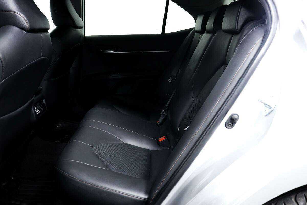 Купить Toyota Camry с пробегом. Фото: #11