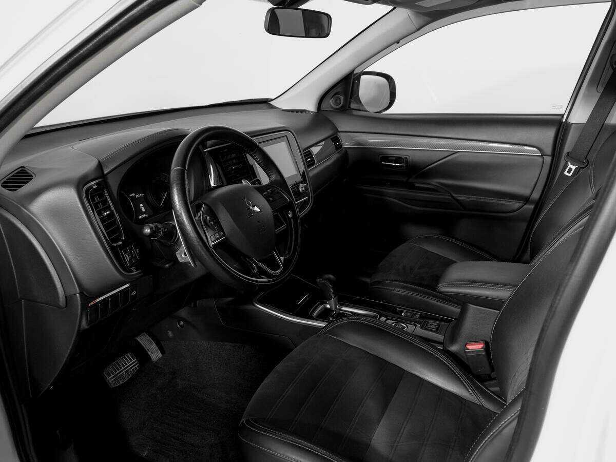 Купить Mitsubishi Outlander с пробегом. Фото: #15