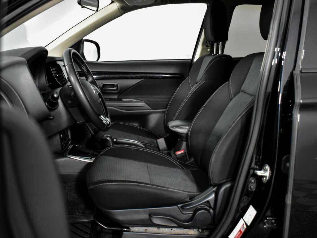 Купить Mitsubishi Outlander с пробегом. Фото: #9
