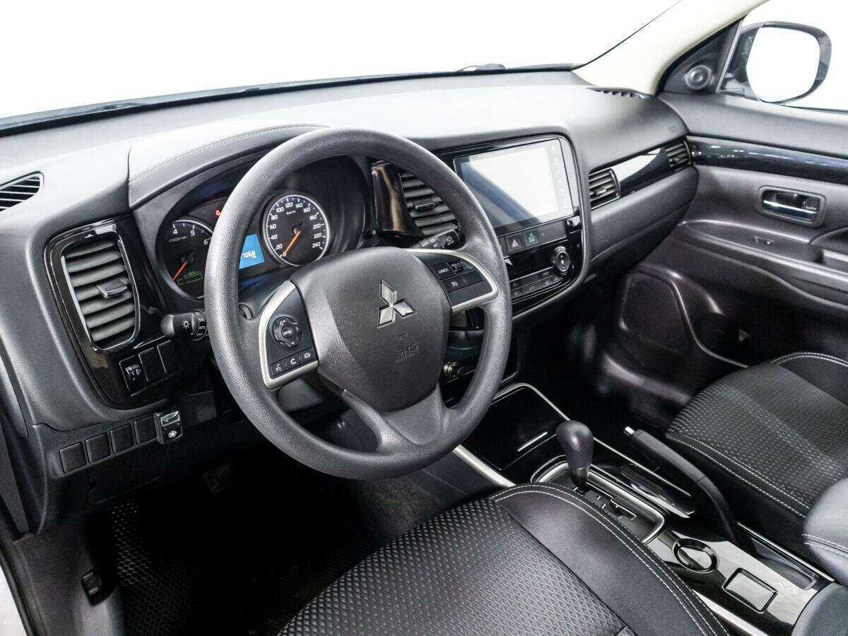 Купить Mitsubishi Outlander с пробегом. Фото: #10