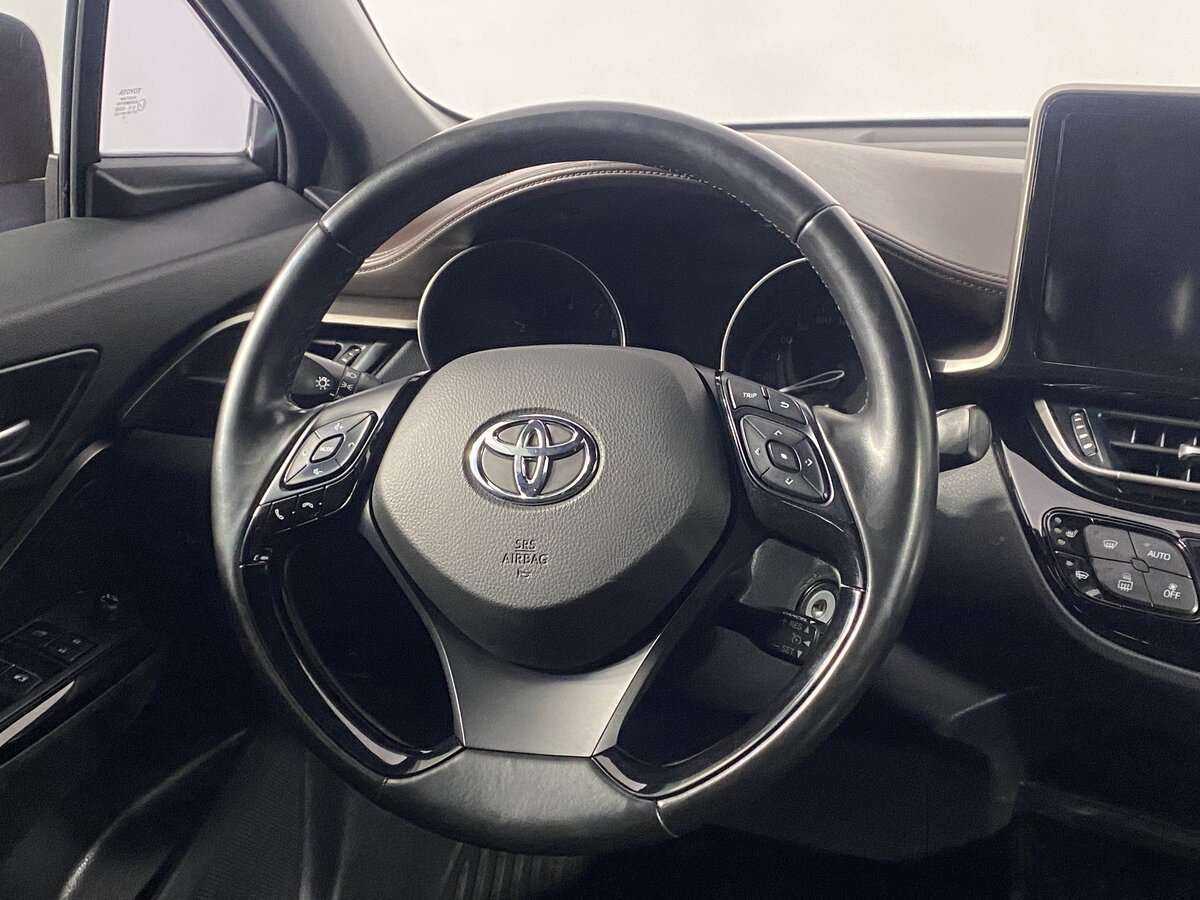 Купить Toyota C-HR с пробегом. Фото: #9