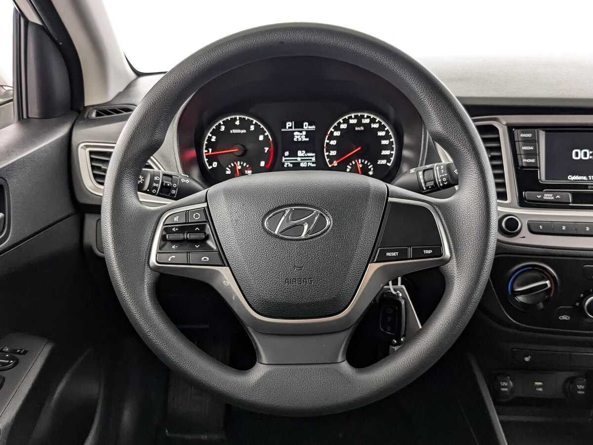 Купить Hyundai Solaris с пробегом. Фото: #17