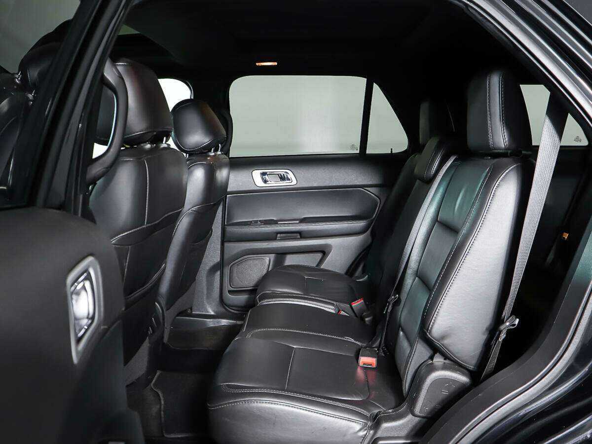 Купить Ford Explorer с пробегом. Фото: #9