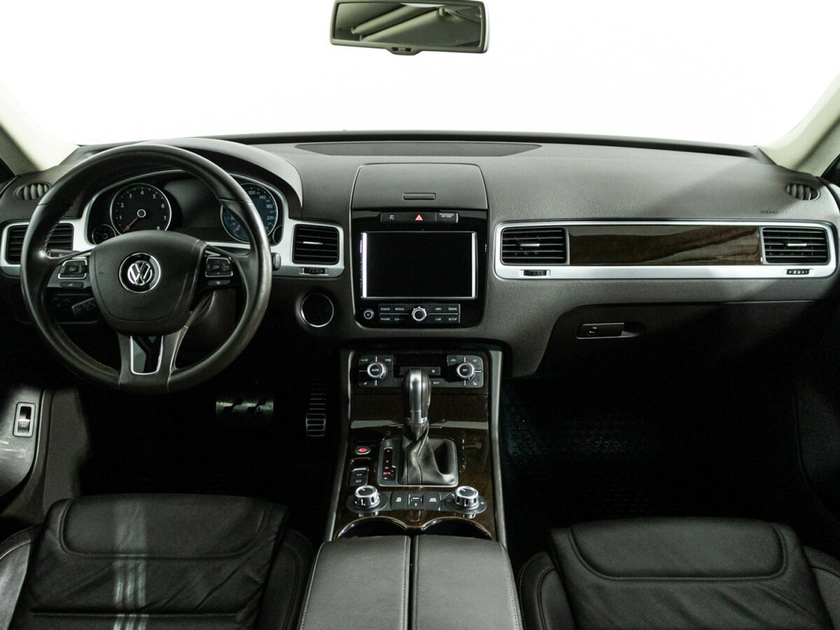 Купить Volkswagen Touareg с пробегом. Фото: #10