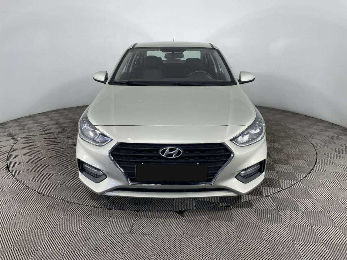 Купить Hyundai Solaris с пробегом. Фото: #1