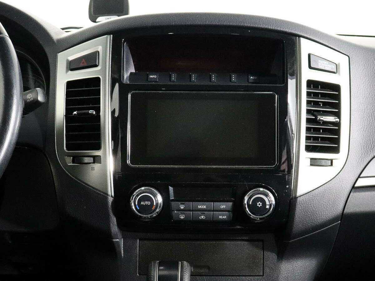Купить Mitsubishi Pajero с пробегом. Фото: #11