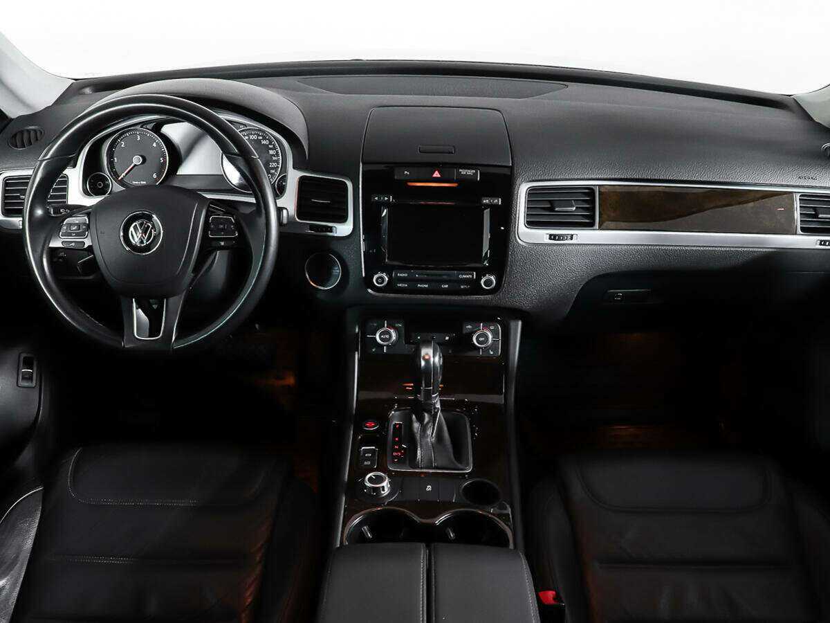Купить Volkswagen Touareg с пробегом. Фото: #10