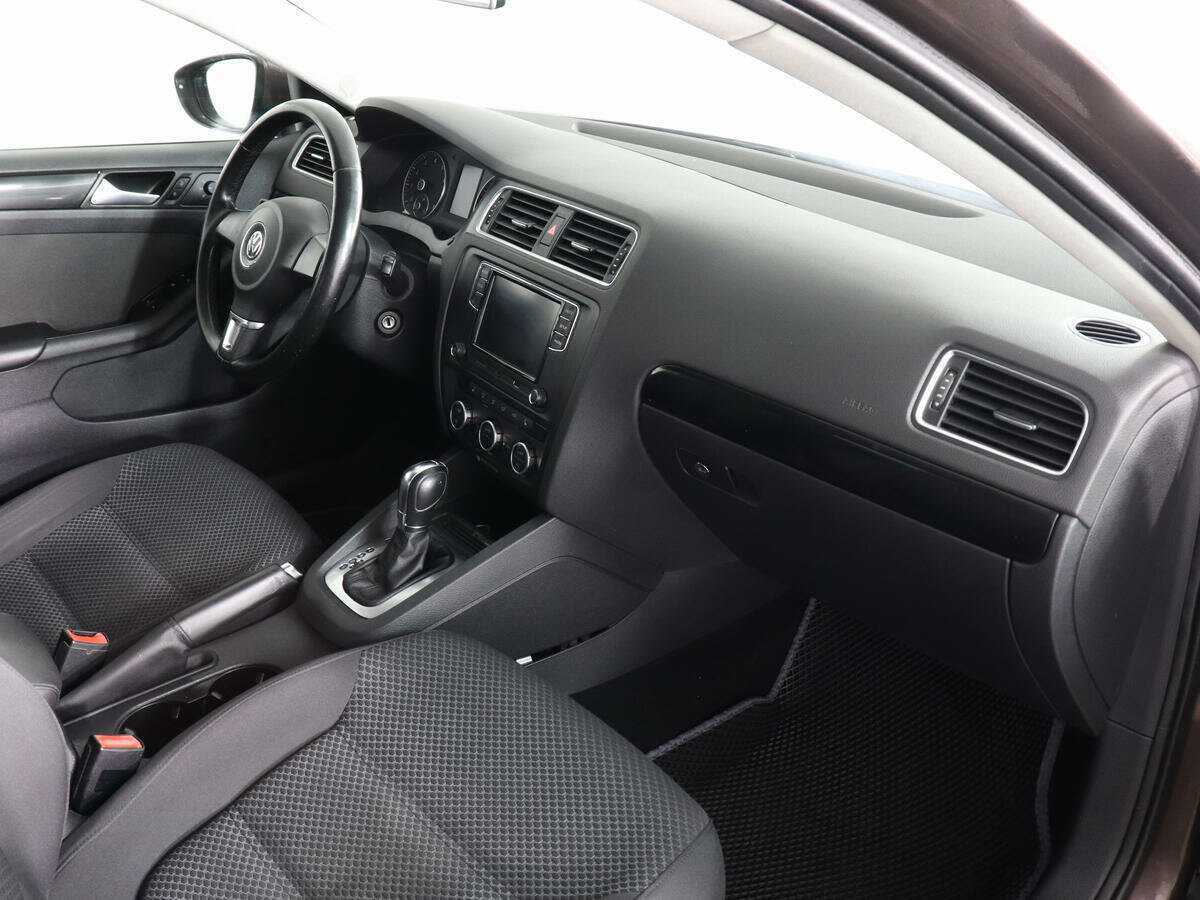 Купить Volkswagen Jetta с пробегом. Фото: #5