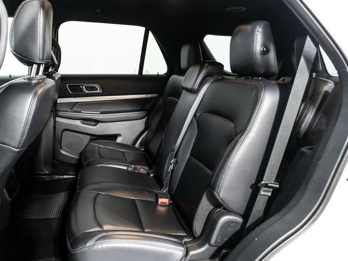 Купить Ford Explorer с пробегом. Фото: #7
