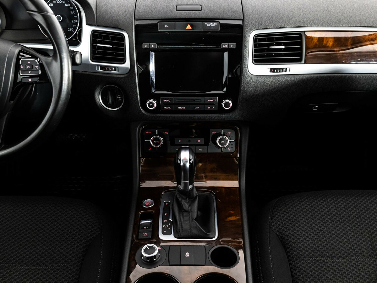 Купить Volkswagen Touareg с пробегом. Фото: #10