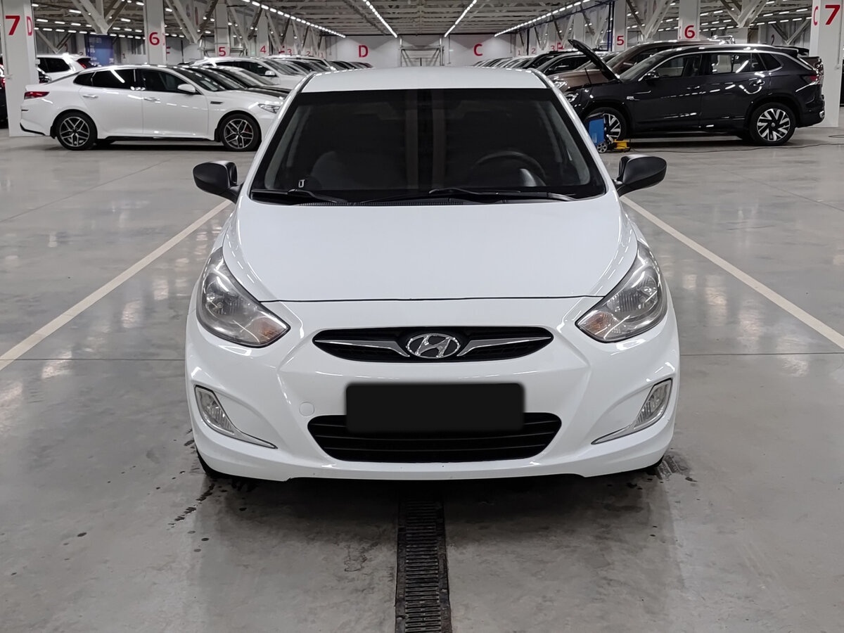 Купить Hyundai Solaris с пробегом. Фото: #1