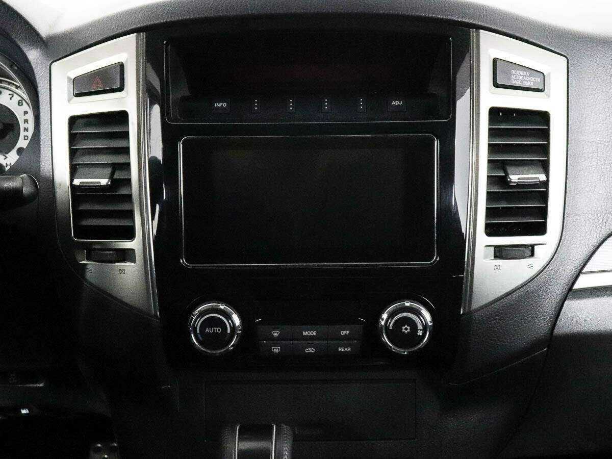 Купить Mitsubishi Pajero с пробегом. Фото: #8