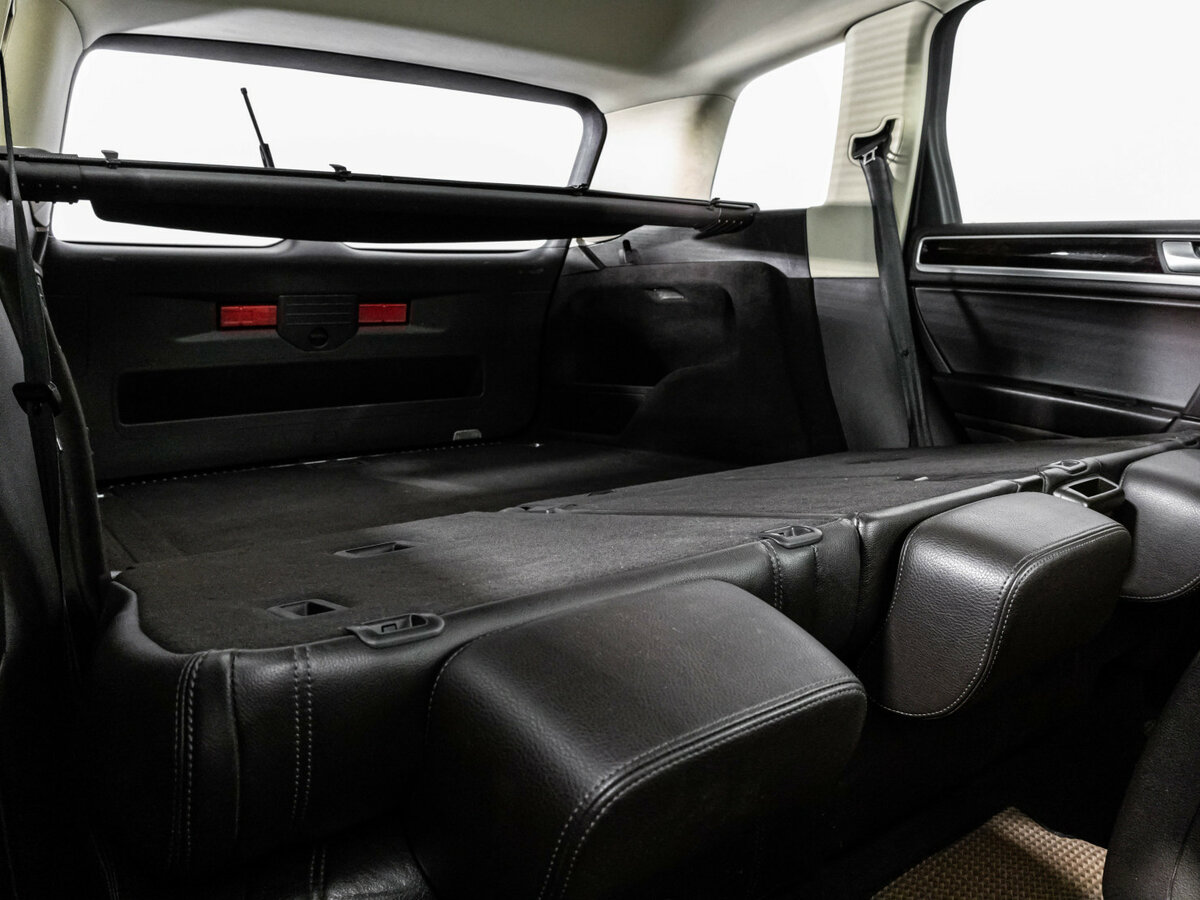 Купить Volkswagen Touareg с пробегом. Фото: #18