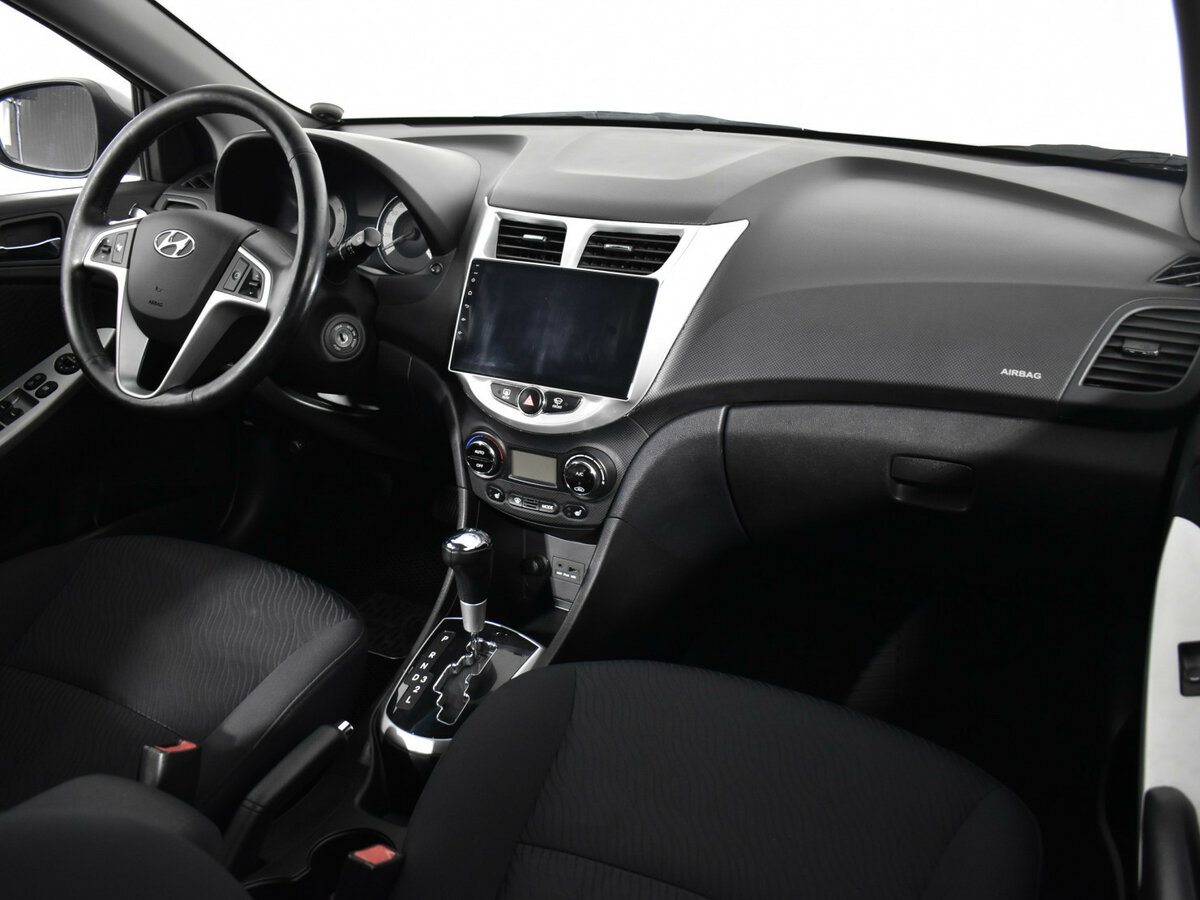 Купить Hyundai Solaris с пробегом. Фото: #9