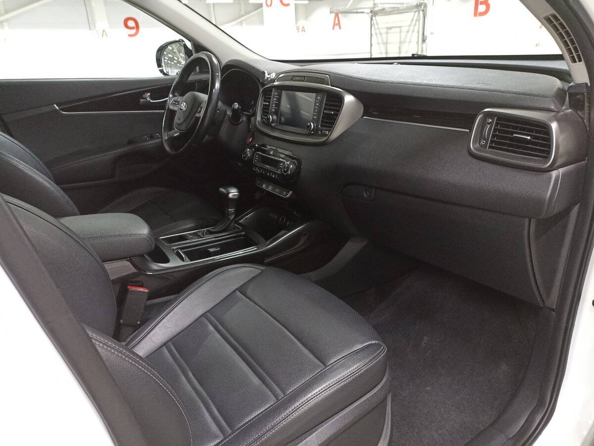 Купить Kia Sorento с пробегом. Фото: #10