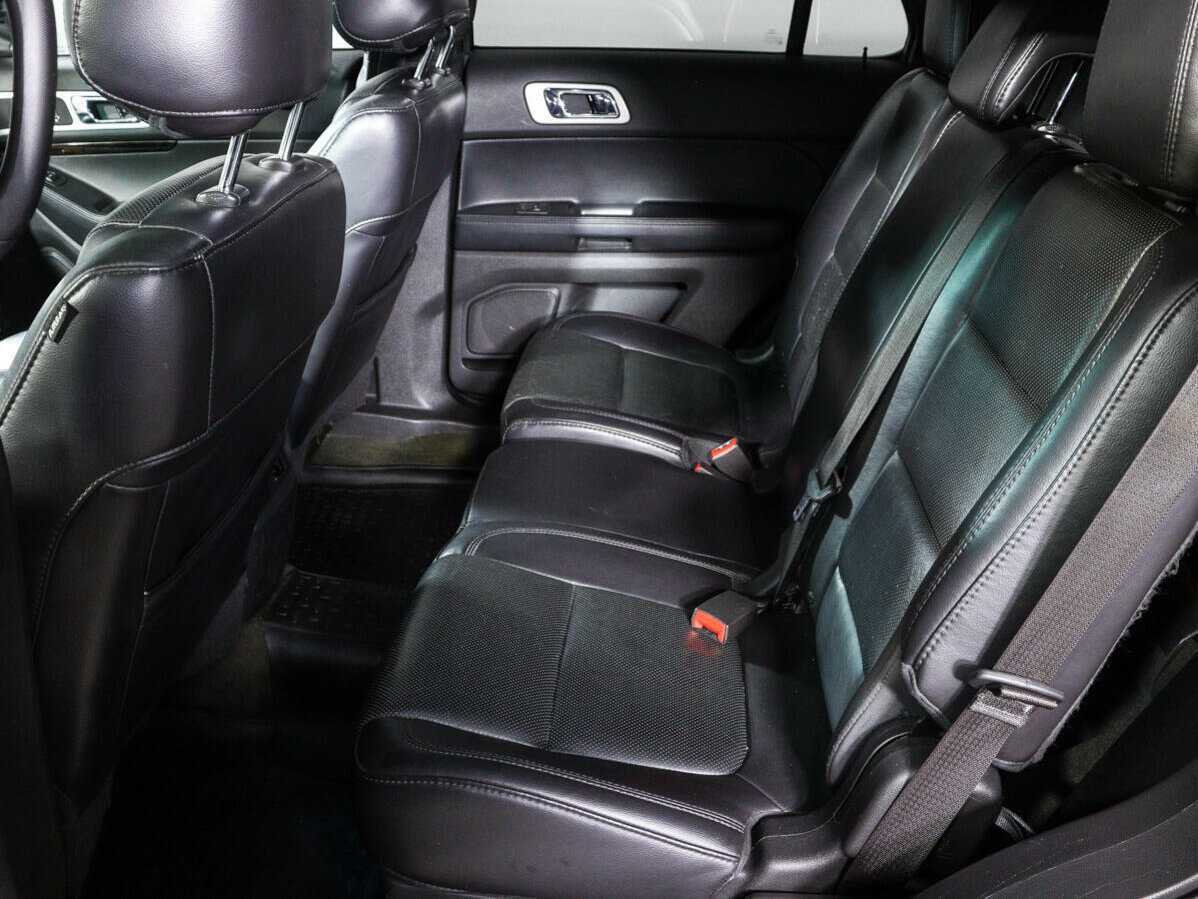 Купить Ford Explorer с пробегом. Фото: #6