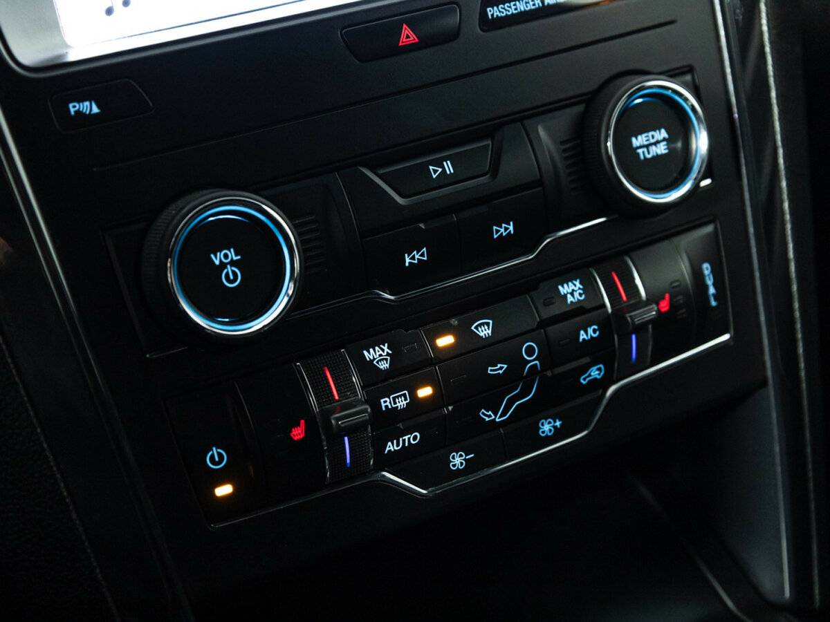 Купить Ford Explorer с пробегом. Фото: #15