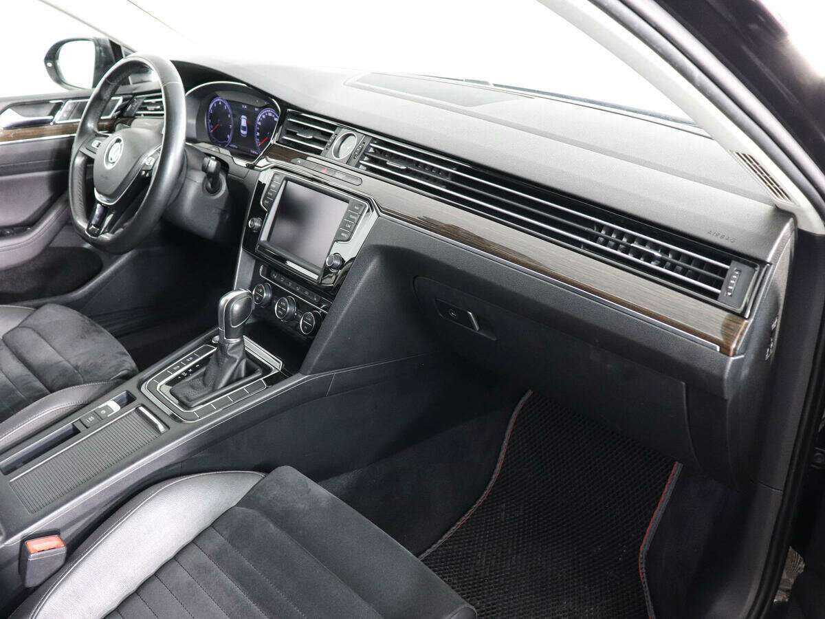 Купить Volkswagen Passat с пробегом. Фото: #8