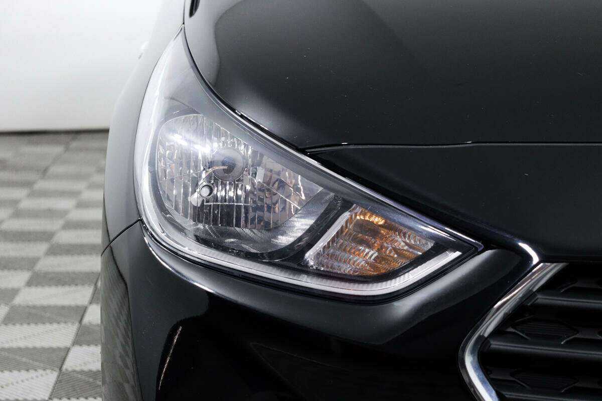 Купить Hyundai Solaris с пробегом. Фото: #11