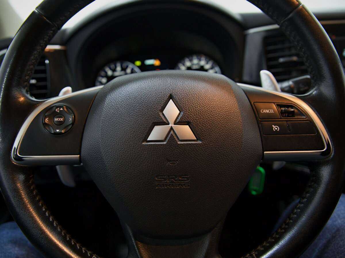 Купить Mitsubishi Outlander с пробегом. Фото: #10