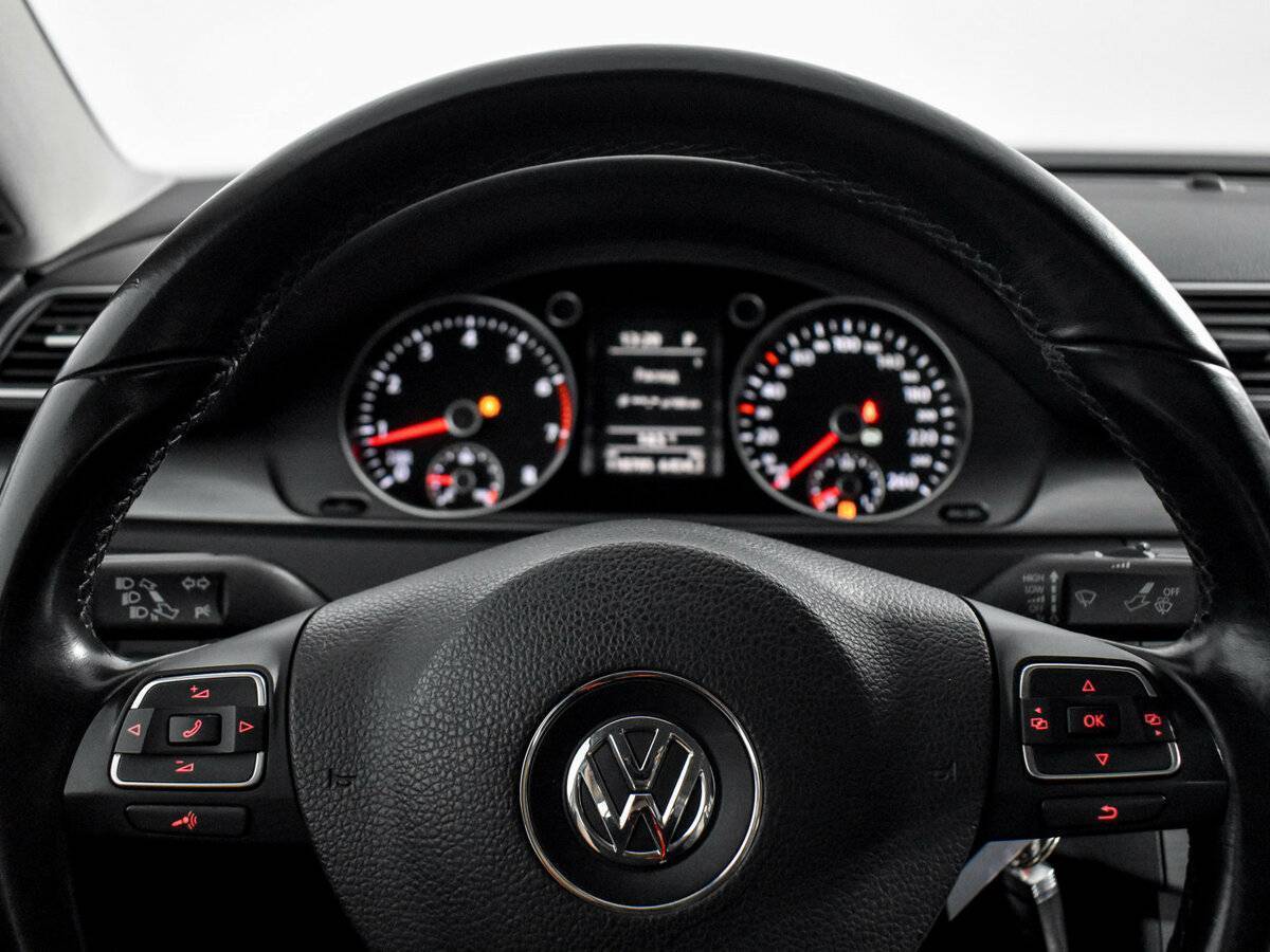 Купить Volkswagen Passat с пробегом. Фото: #16