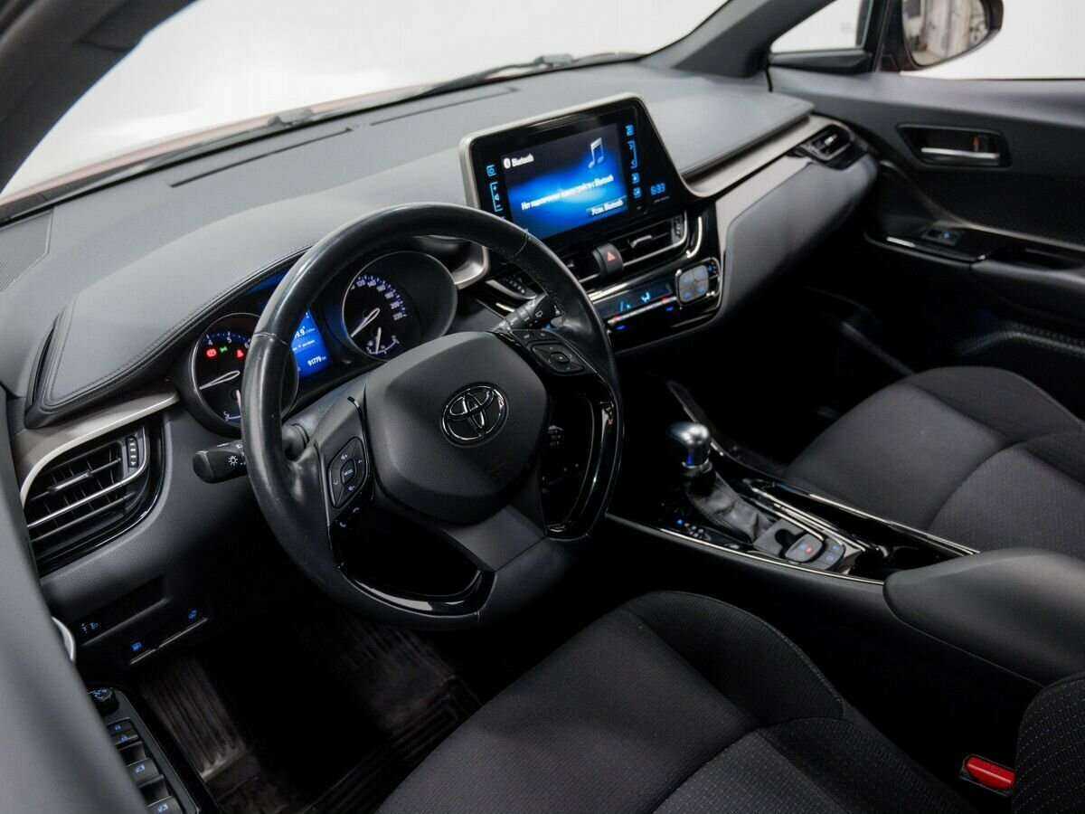 Купить Toyota C-HR с пробегом. Фото: #10