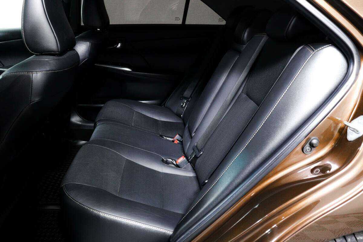 Купить Toyota Camry с пробегом. Фото: #11
