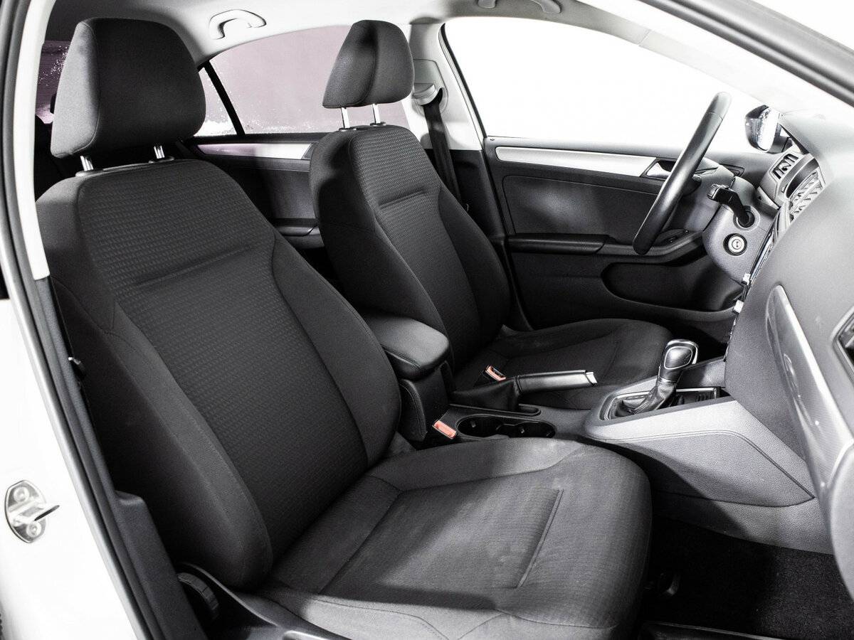 Купить Volkswagen Jetta с пробегом. Фото: #9
