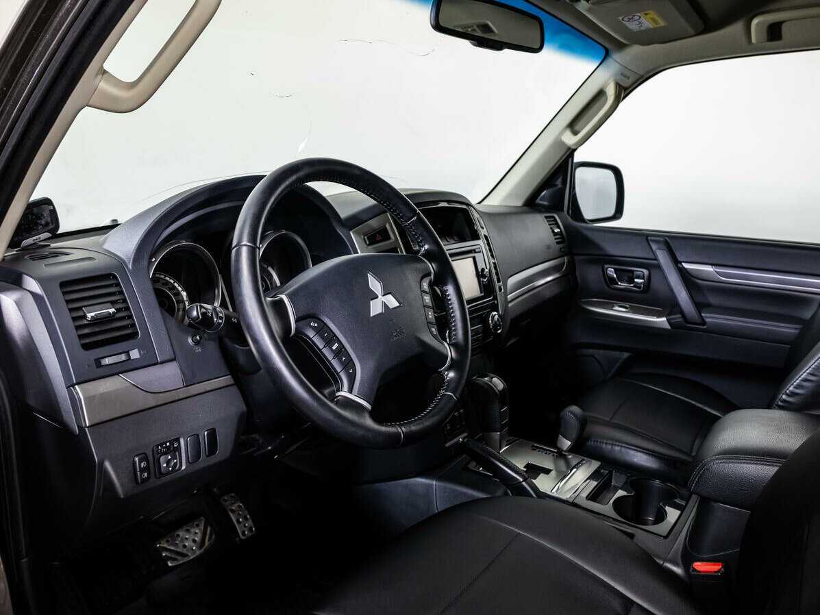 Купить Mitsubishi Pajero с пробегом. Фото: #9