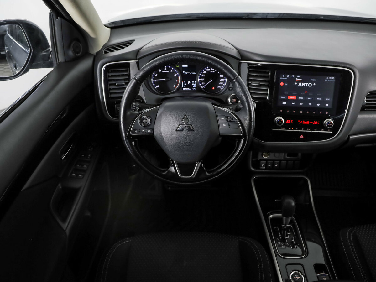 Купить Mitsubishi Outlander с пробегом. Фото: #10