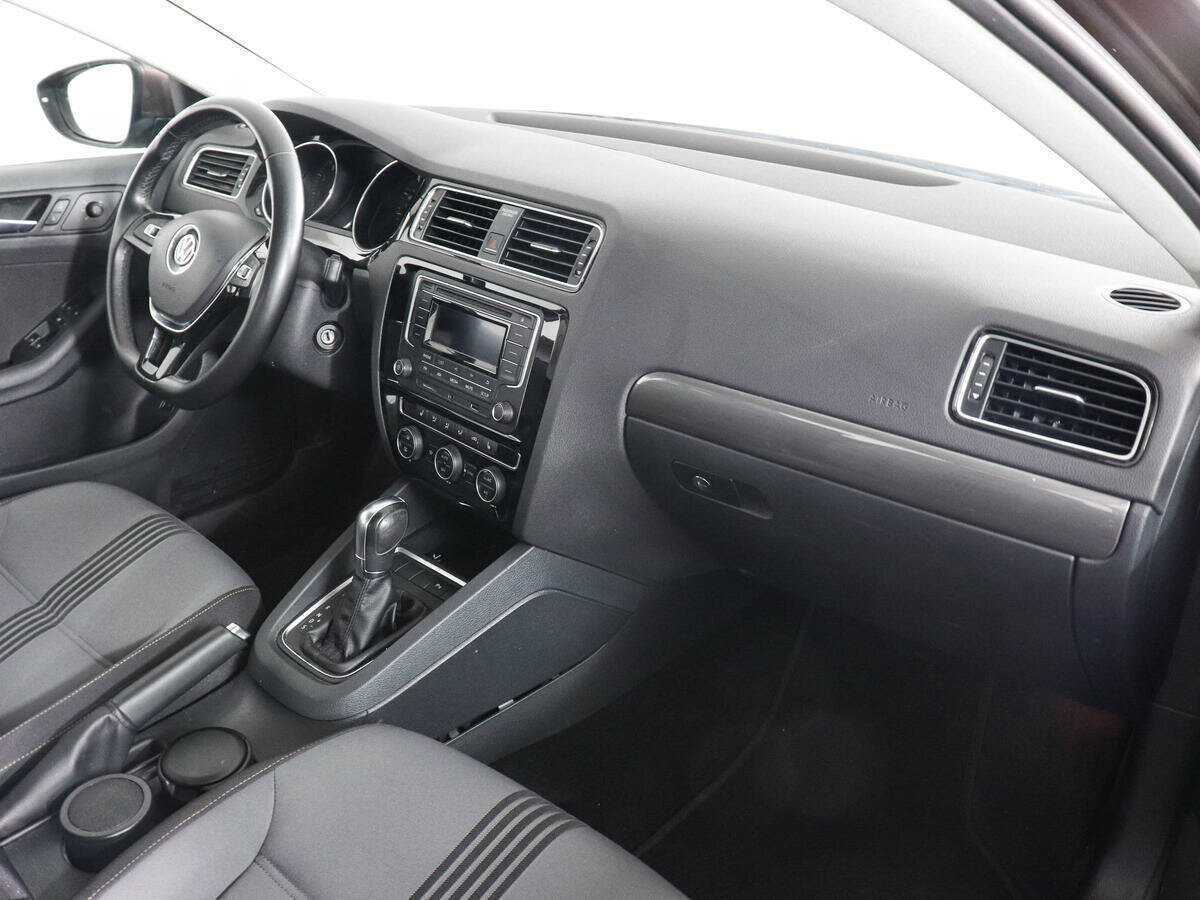 Купить Volkswagen Jetta с пробегом. Фото: #9