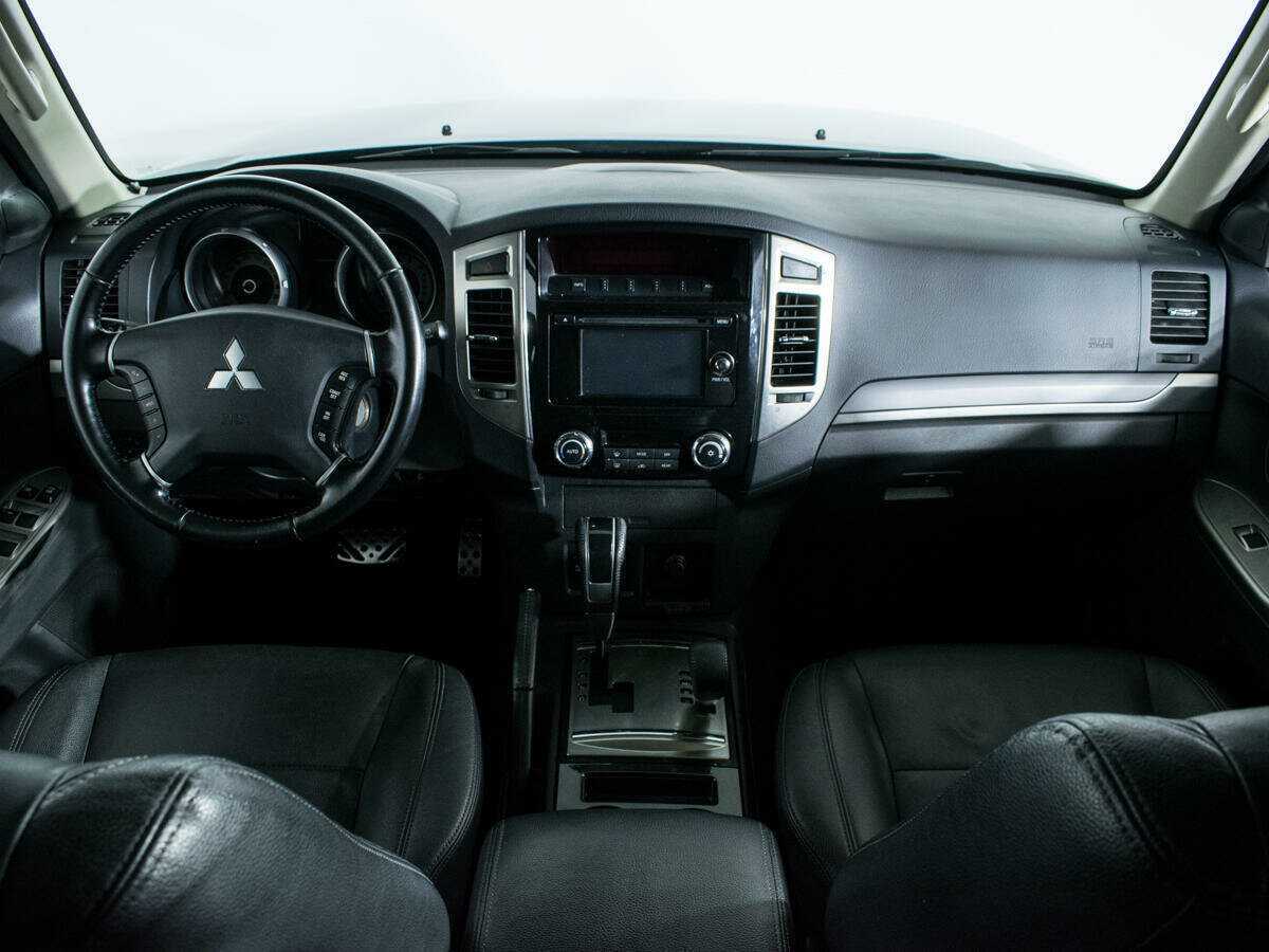 Купить Mitsubishi Pajero с пробегом. Фото: #8