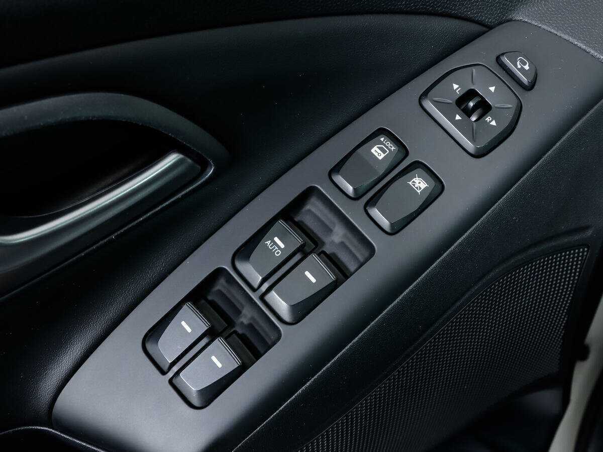 Купить Hyundai ix35 с пробегом. Фото: #9