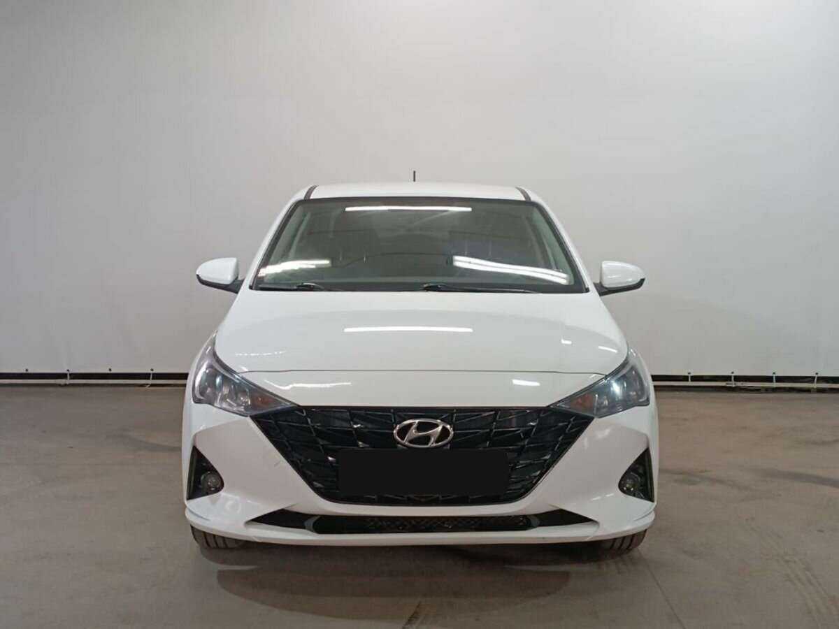 Купить Hyundai Solaris с пробегом. Фото: #1