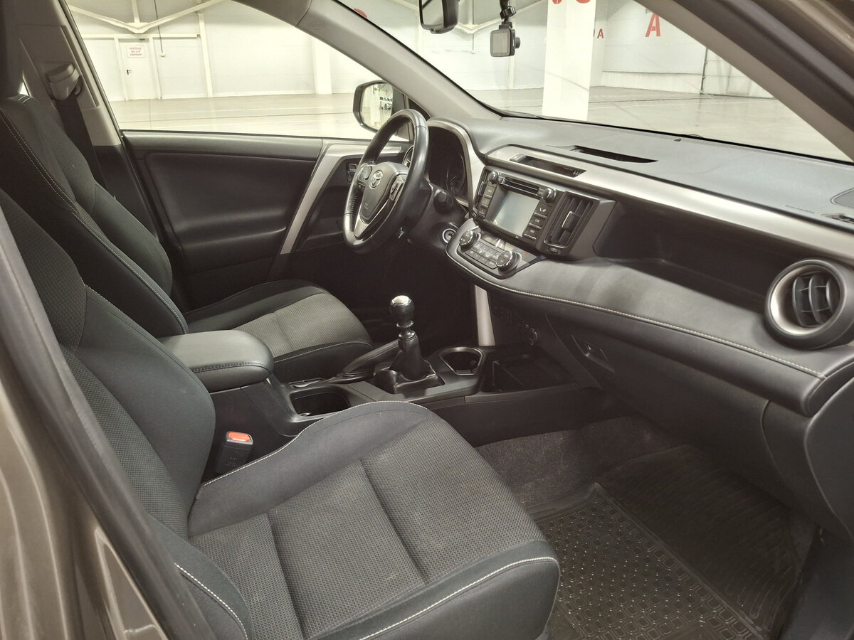 Купить Toyota RAV4 с пробегом. Фото: #9