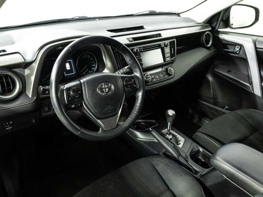 Купить Toyota RAV4 с пробегом. Фото: #10