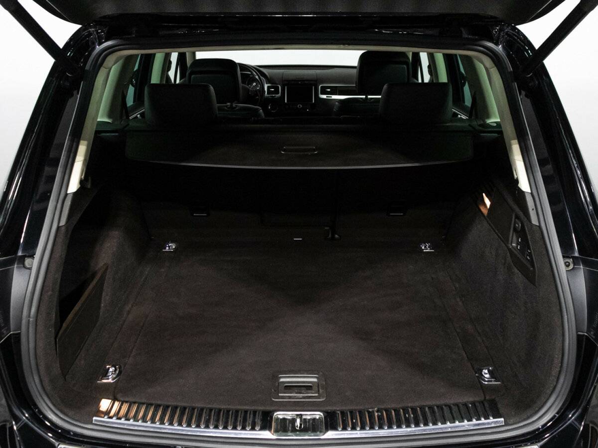 Купить Volkswagen Touareg с пробегом. Фото: #17